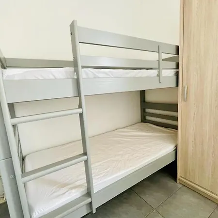 60m With Terrace In Appartement *