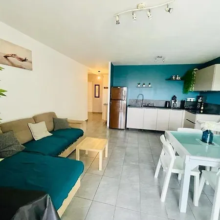 60m With Terrace In Apartment