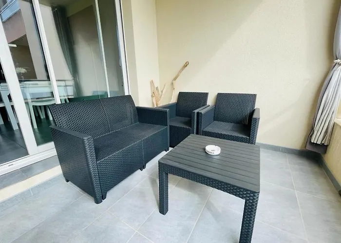 60m With Terrace In *